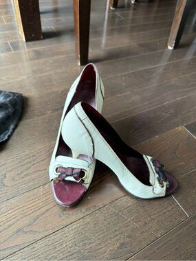 Authentic Gucci Women’s Cream Peep-Toe Heels Size 7 1/2 C